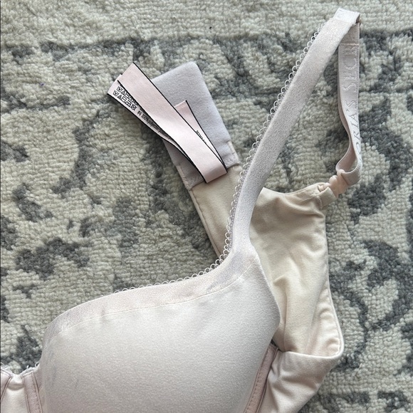 Victoria's Secret Soft Pink Bra - Picture 9 of 9